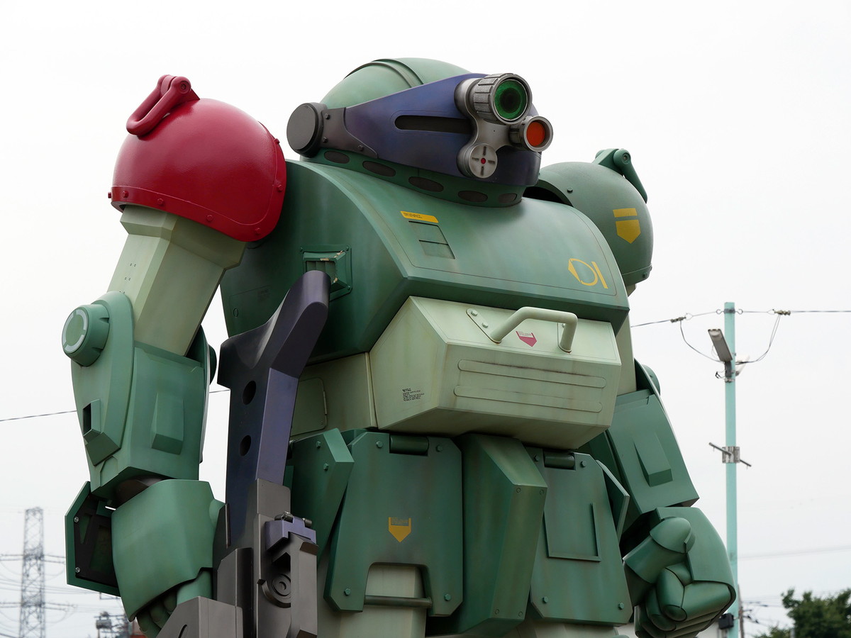 東京都稲城市の実物大・スコープドッグが期間限定でレッド