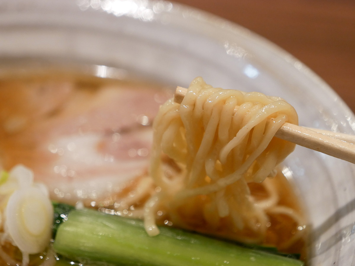 「ひっつみ」をヒントにした手もみ麺