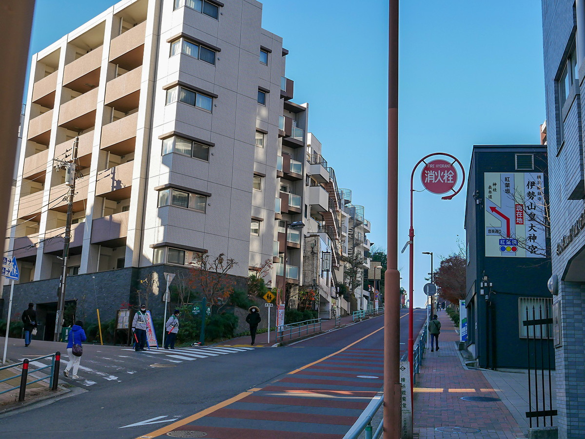 桜木町駅から徒歩約10分