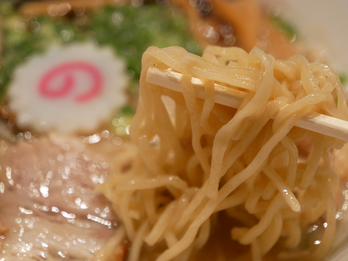 イタリアの小麦粉を使った中細麺