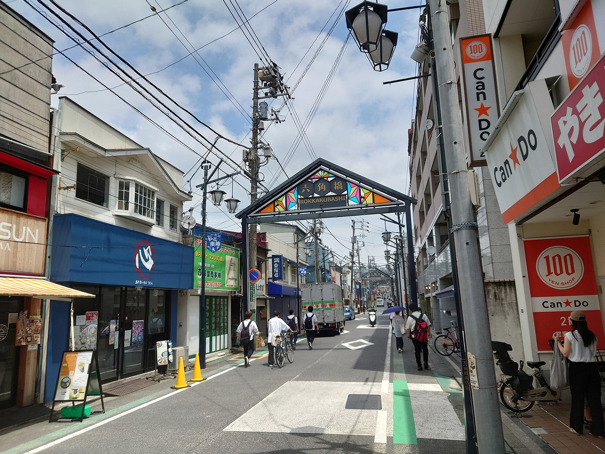 六角橋商店街にある、立ち食いそば うどん 心