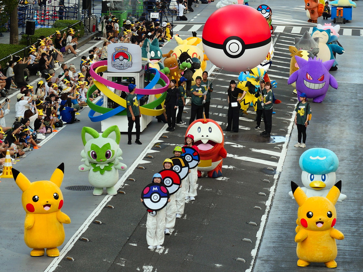 約100匹のポケモンがみなとみらい・けやき通りをパレード