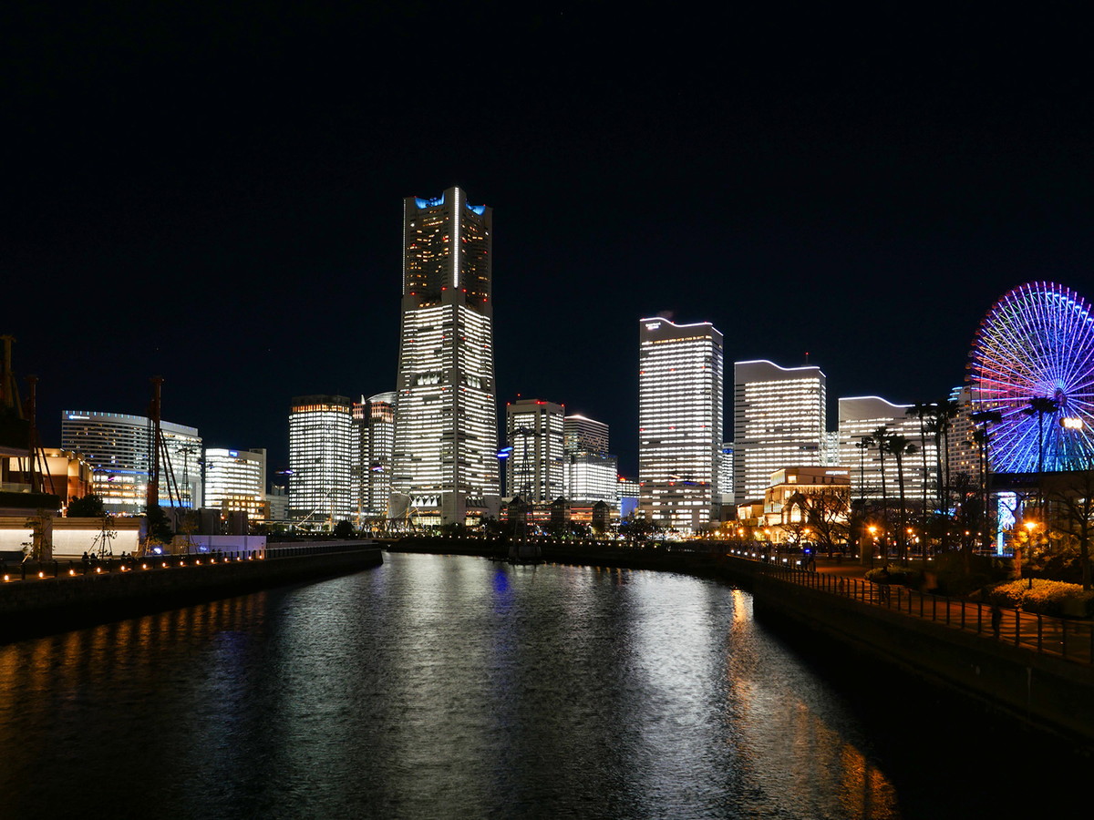 夜景撮影の定番スポット・万国橋はカメラマンでいっぱい