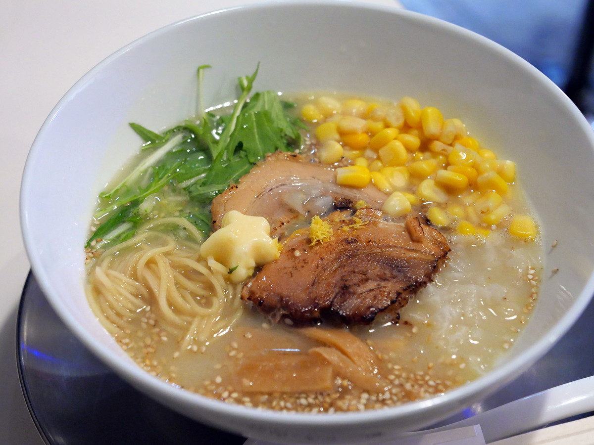 コーン＆メープルバター鶏白湯ラーメン（税込1300円）