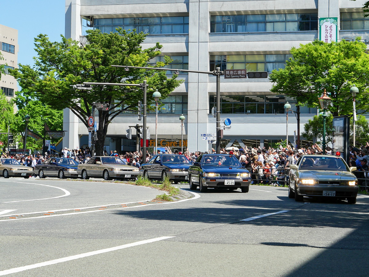 9台の日産レパードが登場