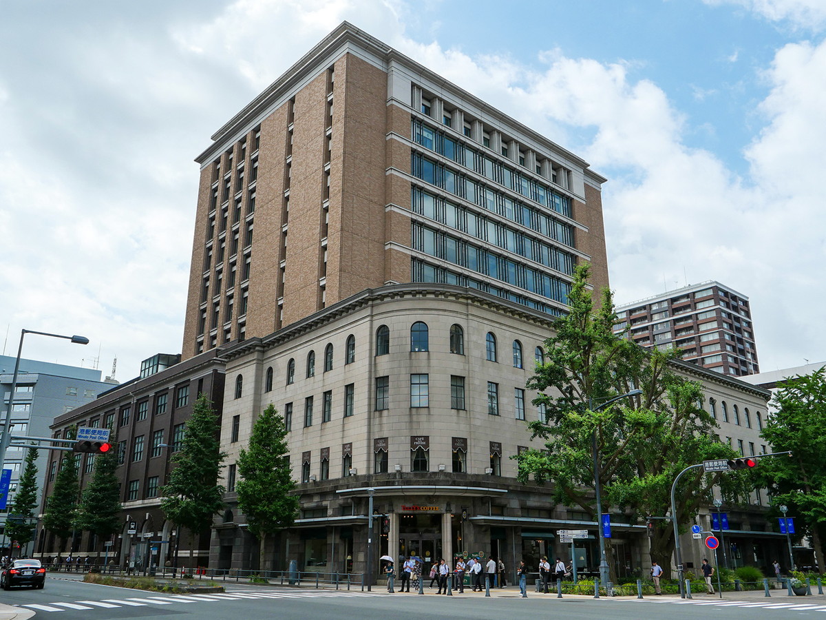1929年竣工「横浜情報文化センター」1階にある「アルテリーベ」