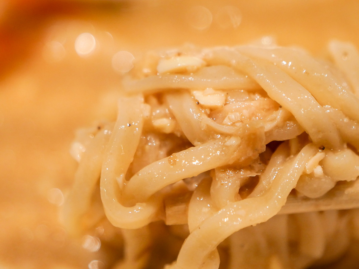 すりつぶした大豆が麺にからみます