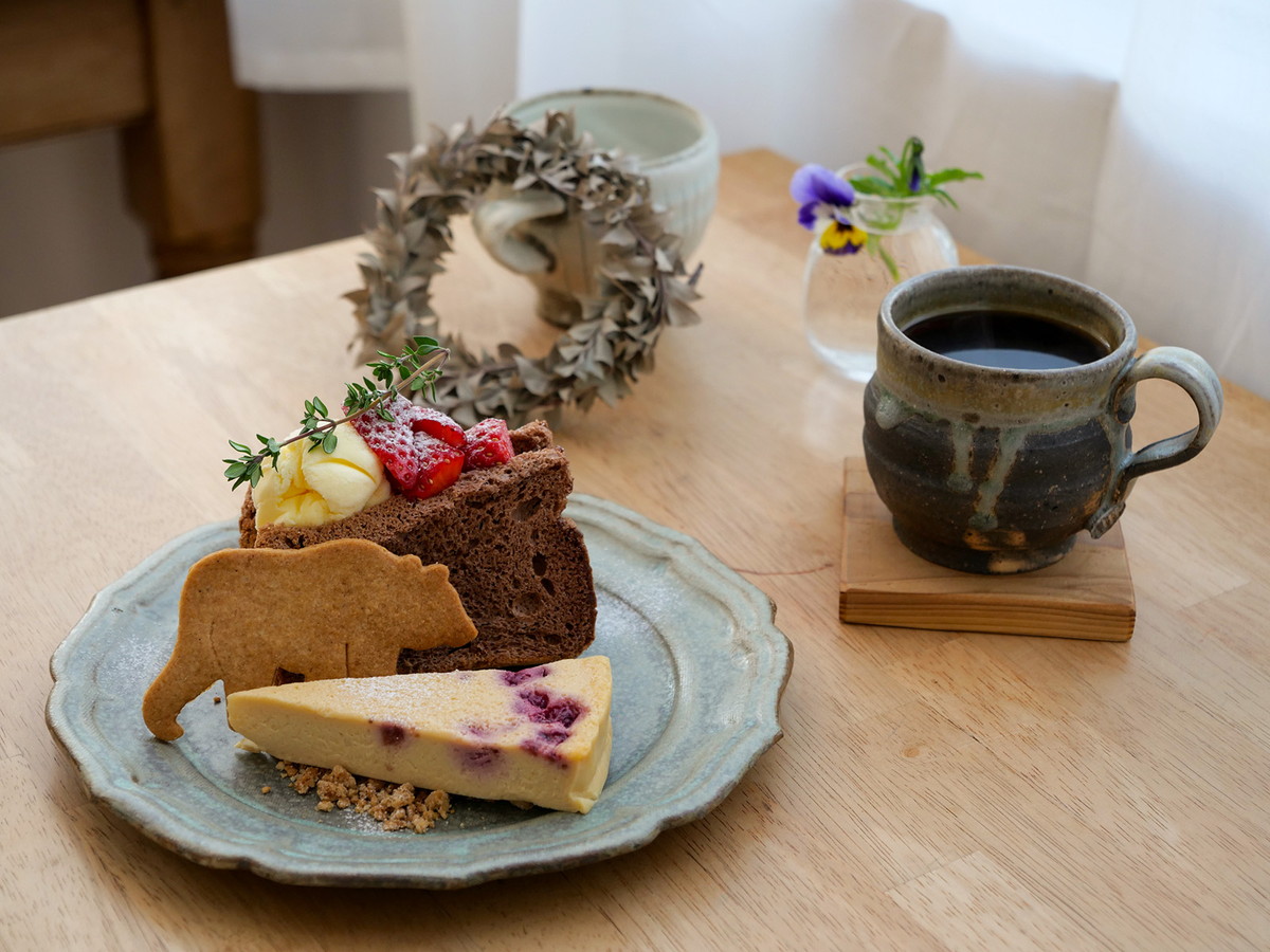 シトカブレンド（税込600円）と冬のケーキプレート（税込1000円）