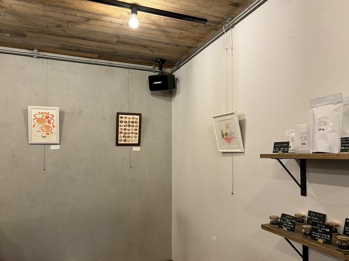 まるやまひとみさんの個展『Give Me Spice !』展示風景