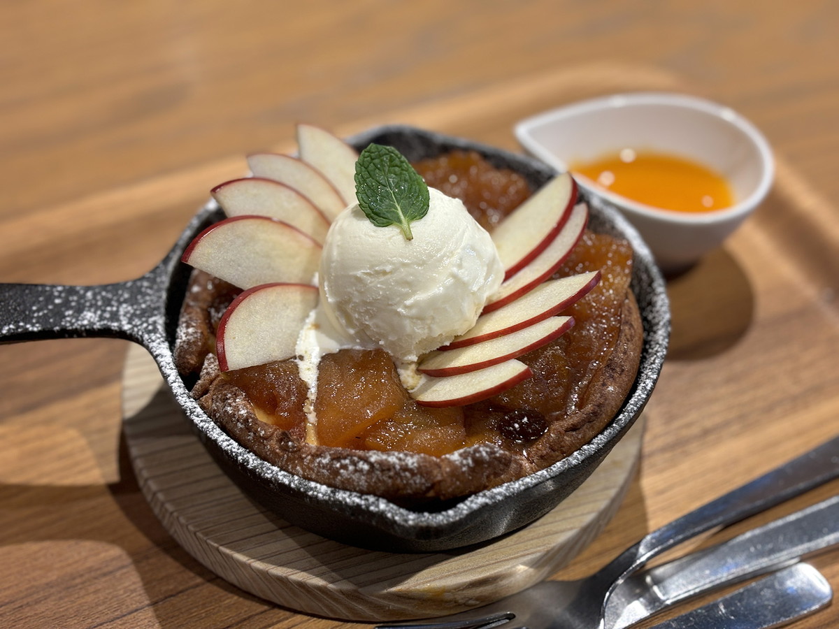 鎌倉紅谷 小町横路店「ベイクド・シュークレープ」