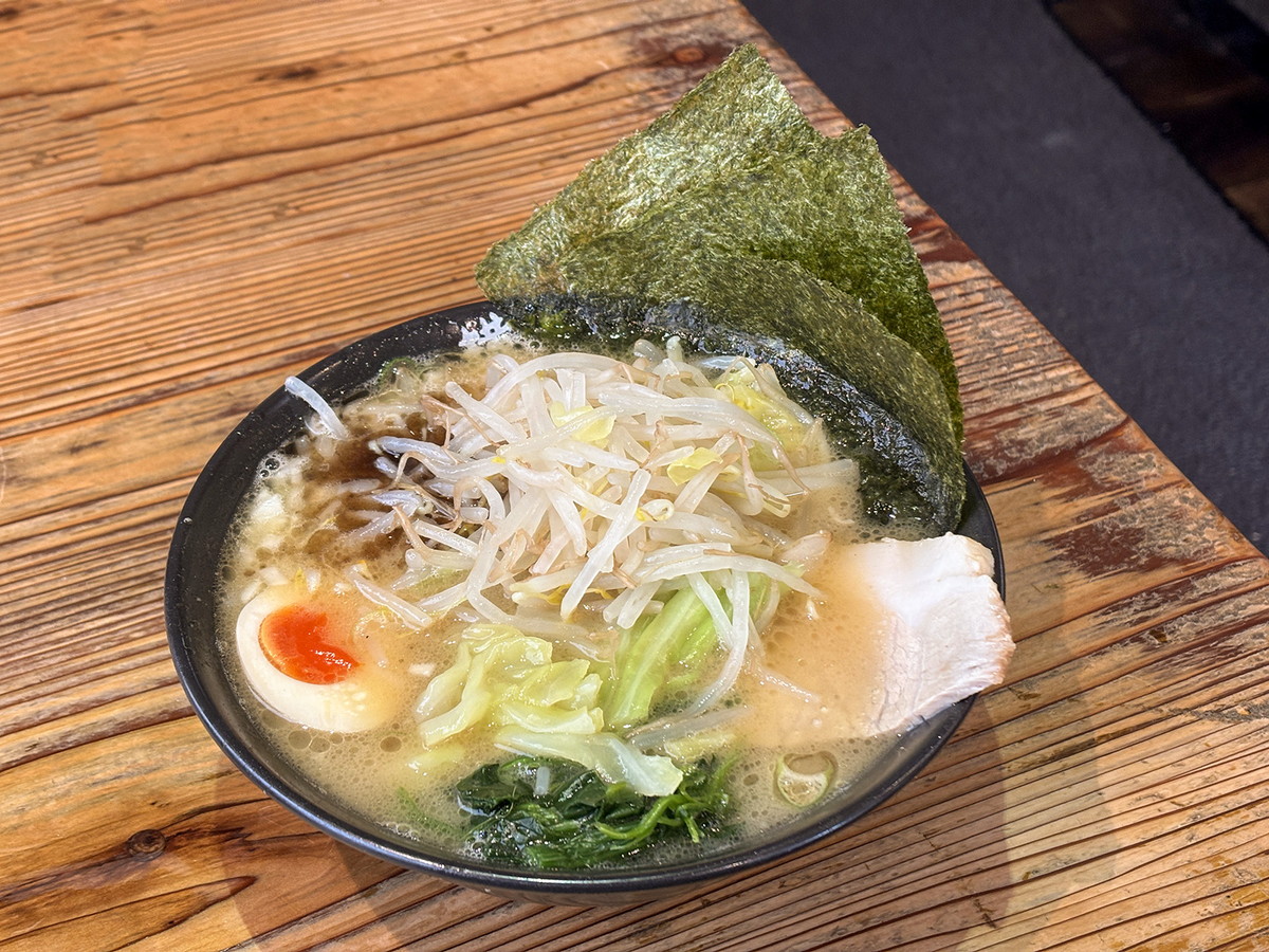 横浜らーめん壱八家 戸塚店「特製らーめん」