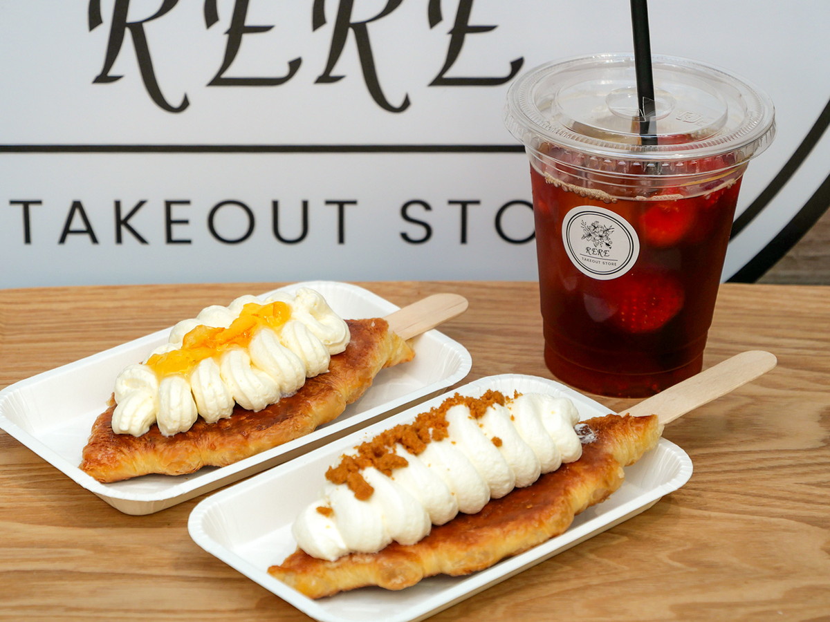 クルンジ専門店「RERE」のクルンジは北海道産生クリームをトッピング