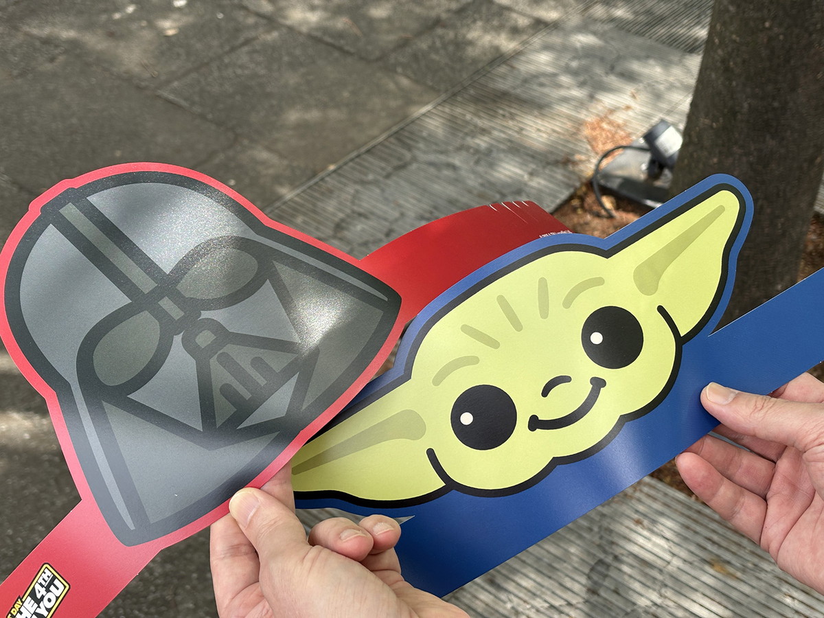 ダース・ベイダーとグローグーのお面もゲット