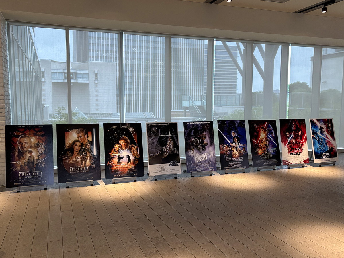 歴代ポスターの展示（MARK IS みなとみらい 5階）