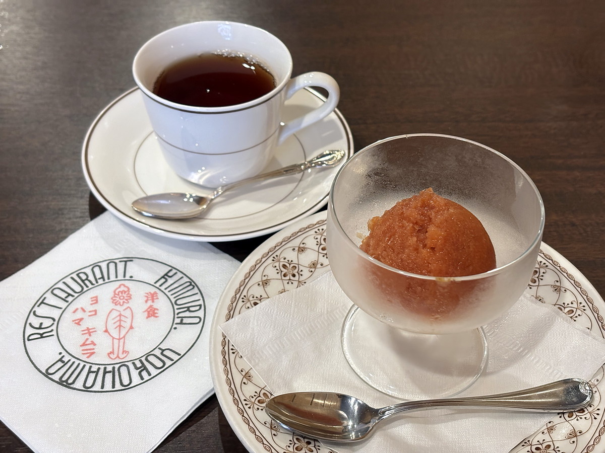 デザートには「完熟トマトとオレンジのシャーベット」をチョイス