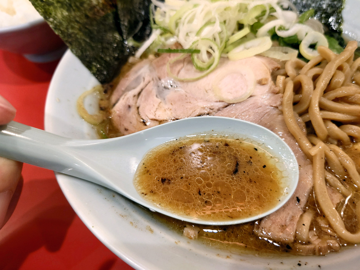 自家製 焦がしニンニク油が加えてあるスープ