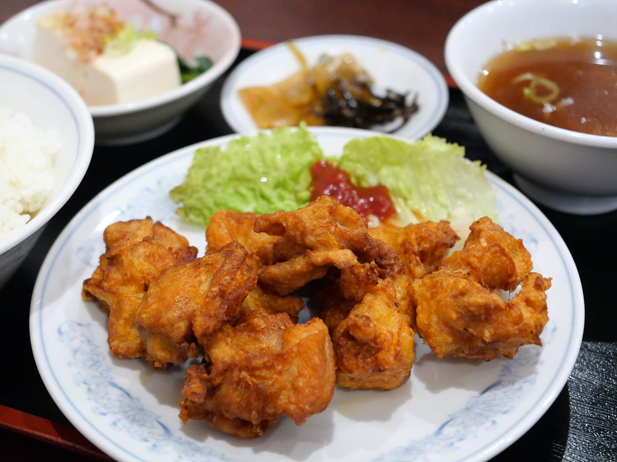 全日オーダーOK「唐揚げセット」（税込920円）はボリューム満点でコスパ最高！