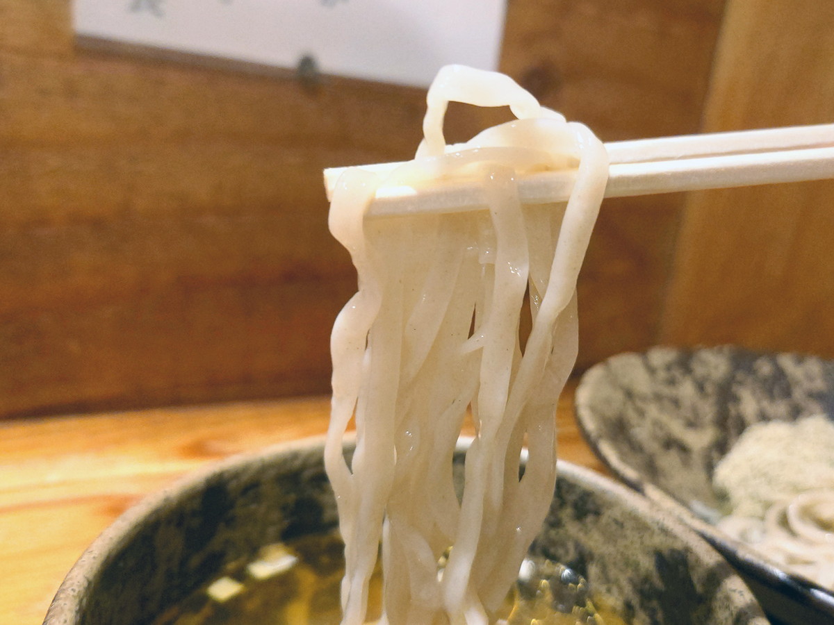 2代目店主と西山製麺が共同で開発した麺は北海道産小麦を2種ブレンド