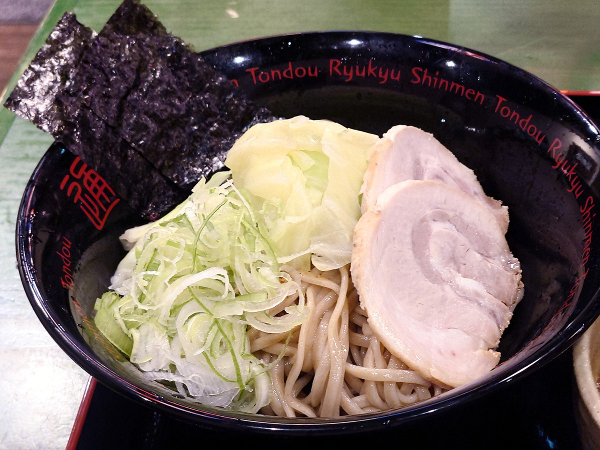 琉球新麺 通堂「～にしのかおり～伊江島産小麦の魚介醤油つけ麺」