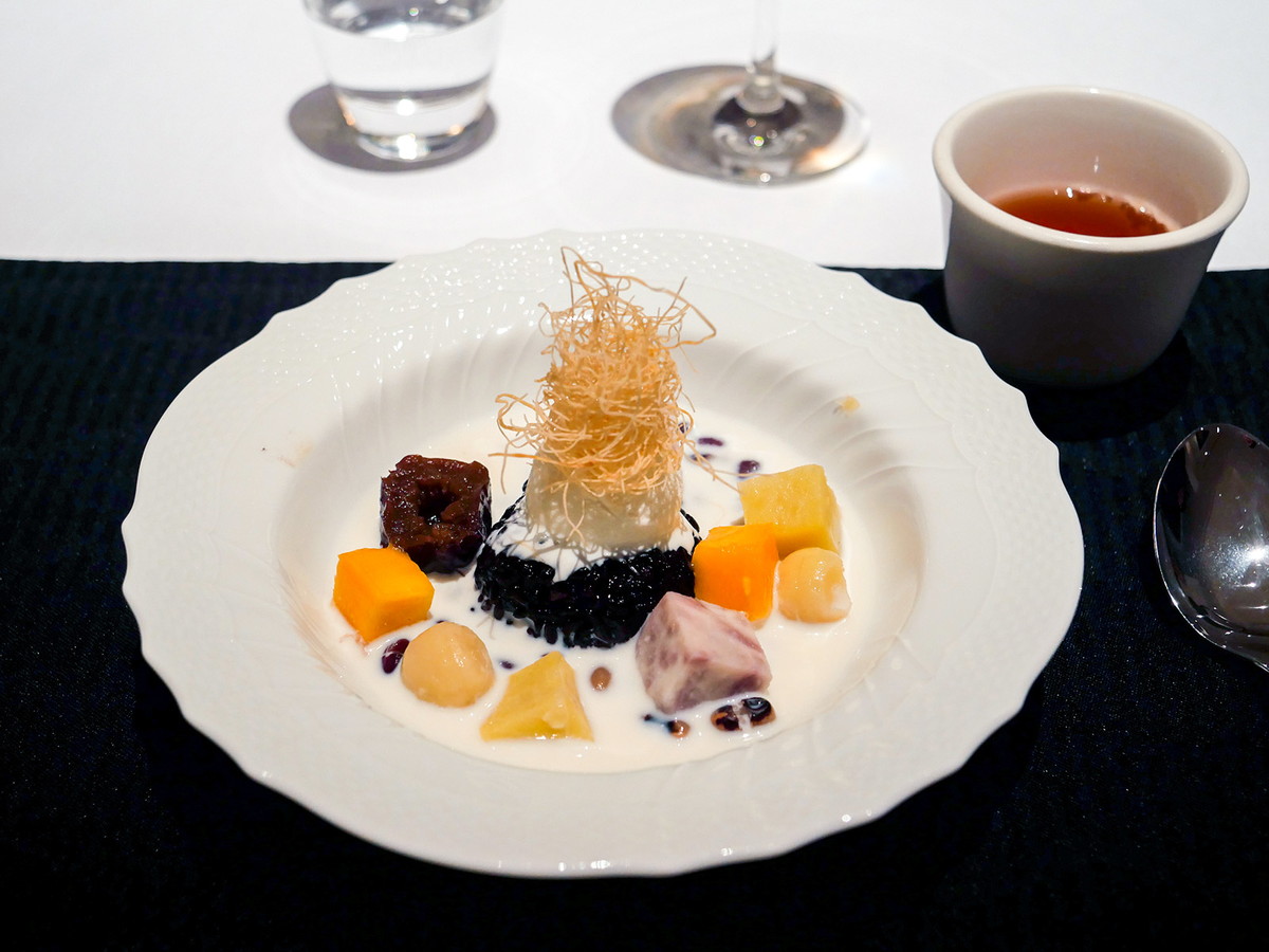 黒糯米のおはぎとココナッツアイスクリーム