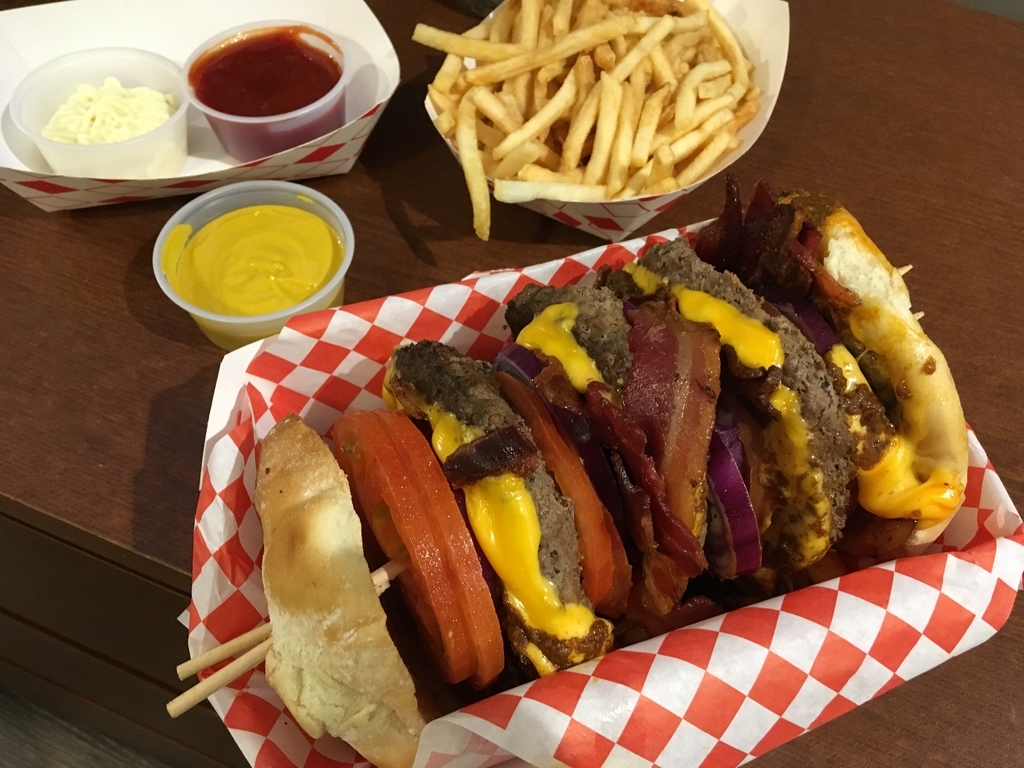 ラスベガスのおすすめハンバーガー ボリューム満点 肉汁あふれるジューシーなハンバーガー Travle とらぶる