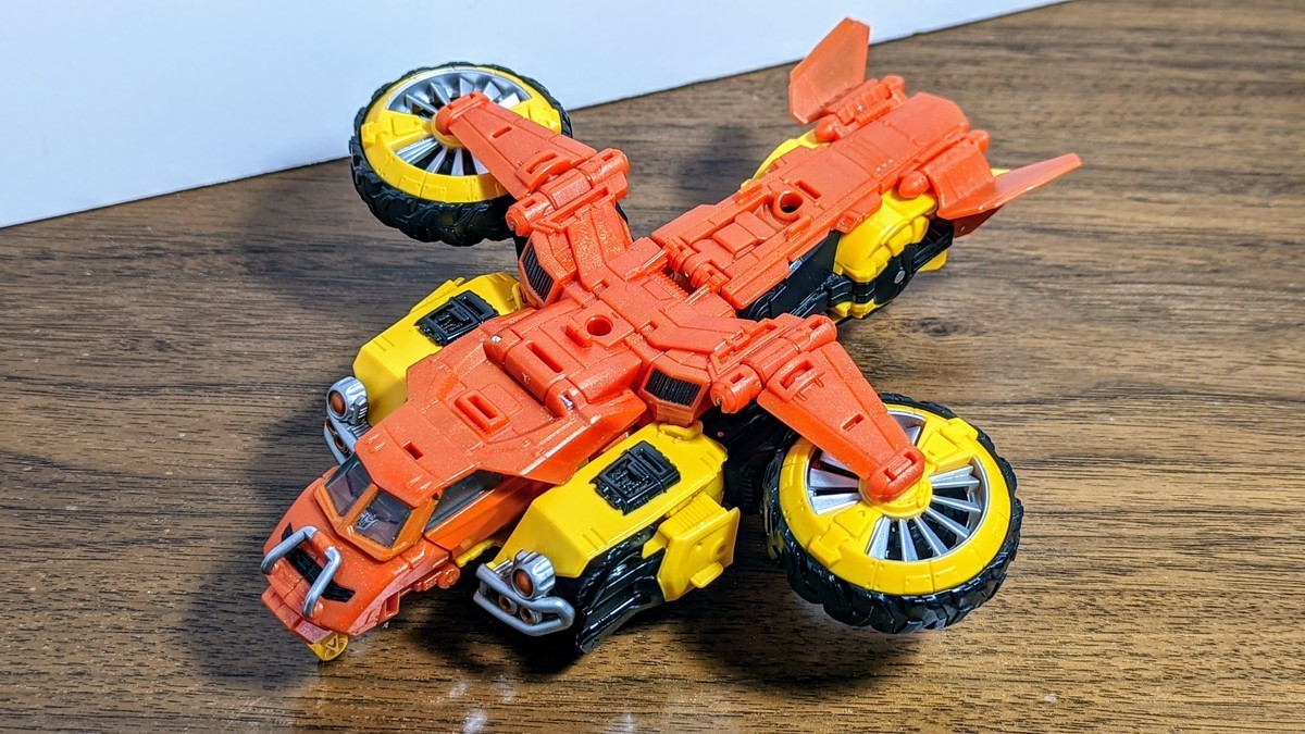 トランスフォーマー ジェネレーションズ TG-29 サンドストーム