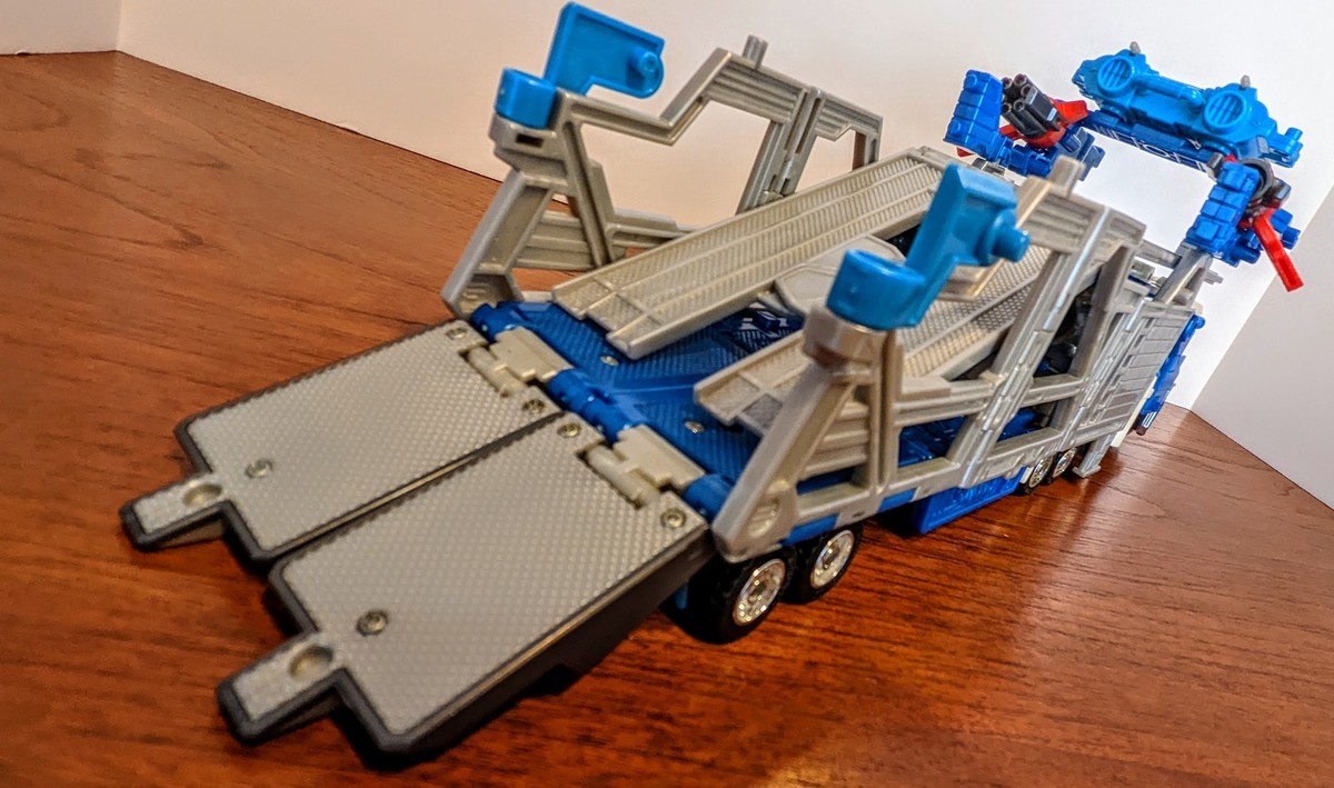 トランスフォーマー カーロボット C-023 ゴッドマグナス - 変圧 トランスフォーマー カーロボット C-023 ゴッドマグナス - 変圧