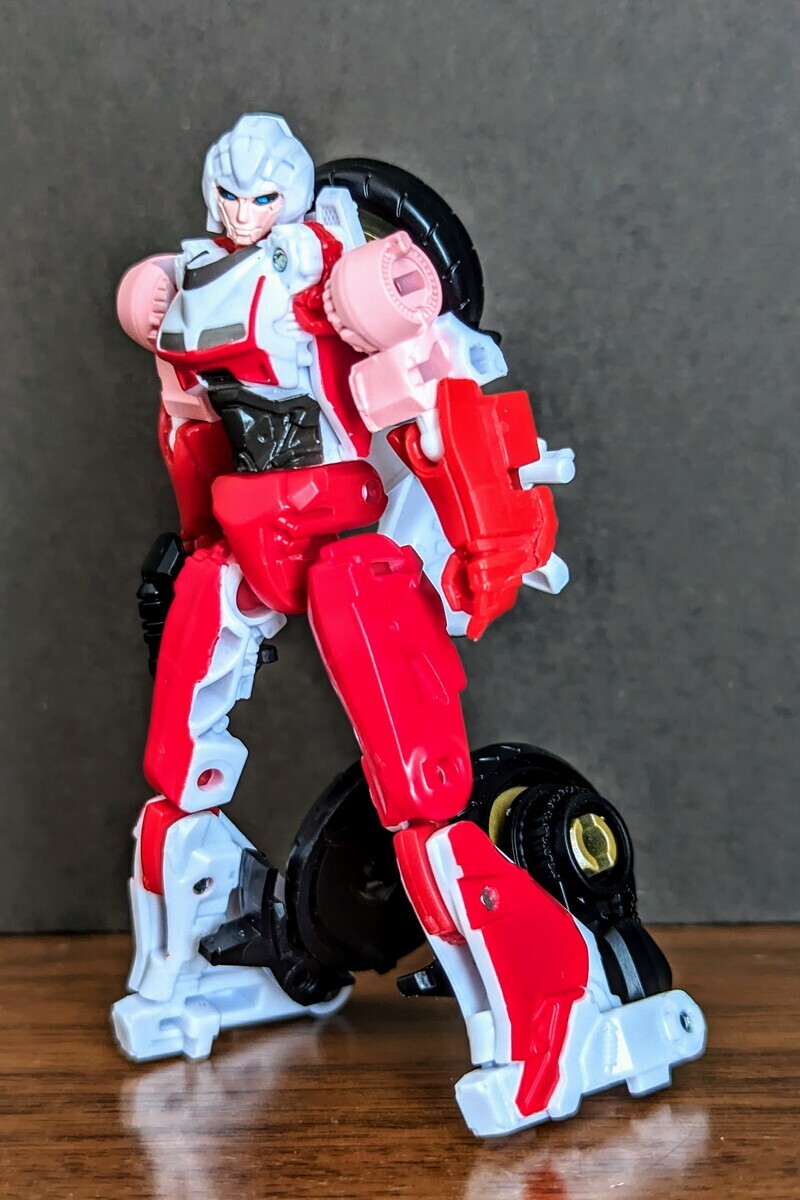 トランスフォーマー スタジオシリーズ SS-106 アーシー - 変圧器たち