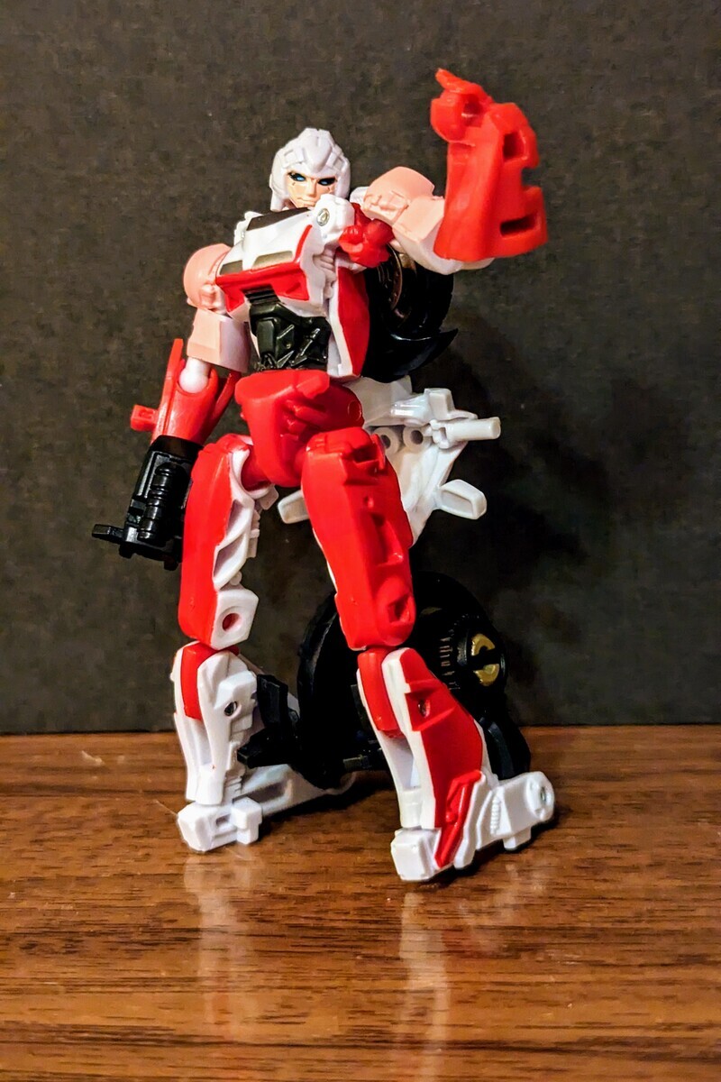 トランスフォーマー スタジオシリーズ SS-106 アーシー - 変圧器たち