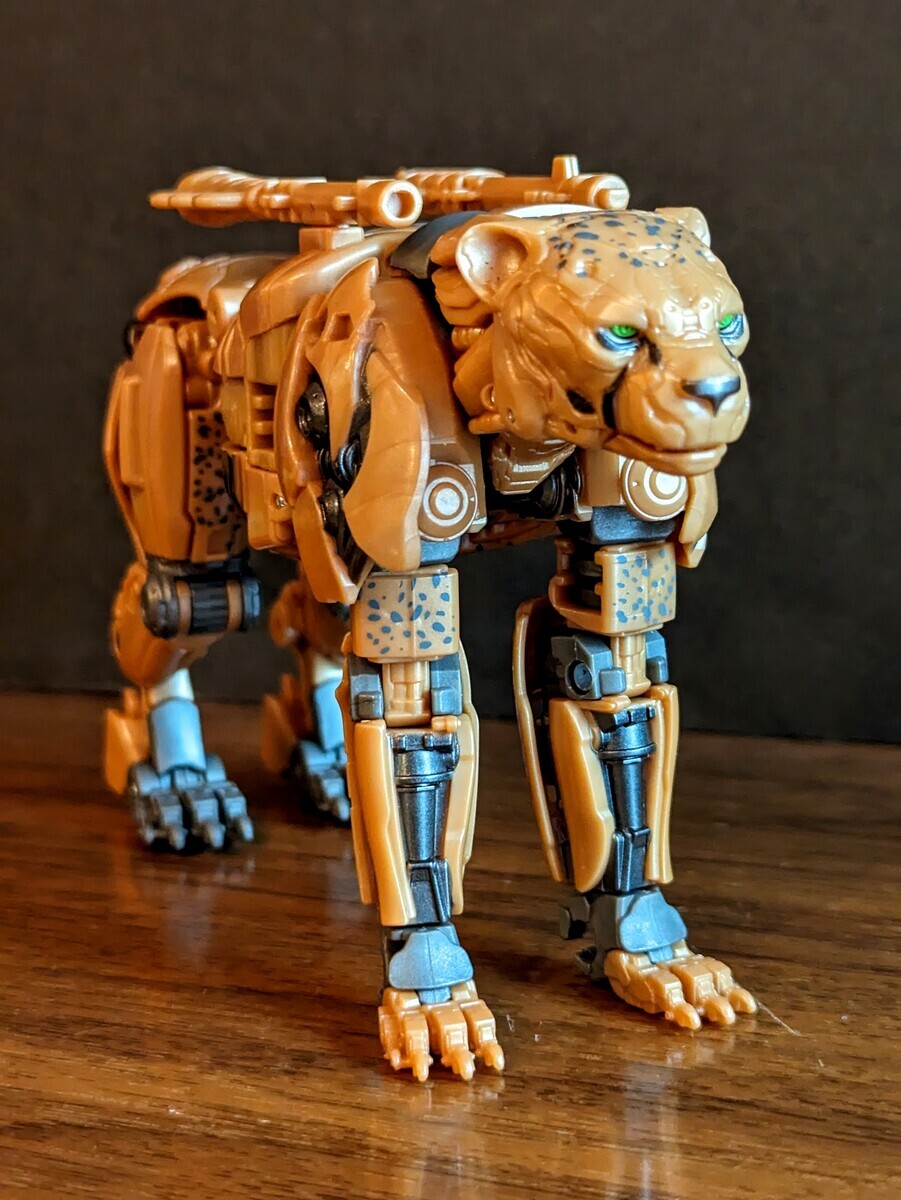ハズブロ トランスフォーマー スタジオシリーズ チーター US版 未開封 トランスフォーマー スタジオシリーズ SS-108 チーター で遊ぶ