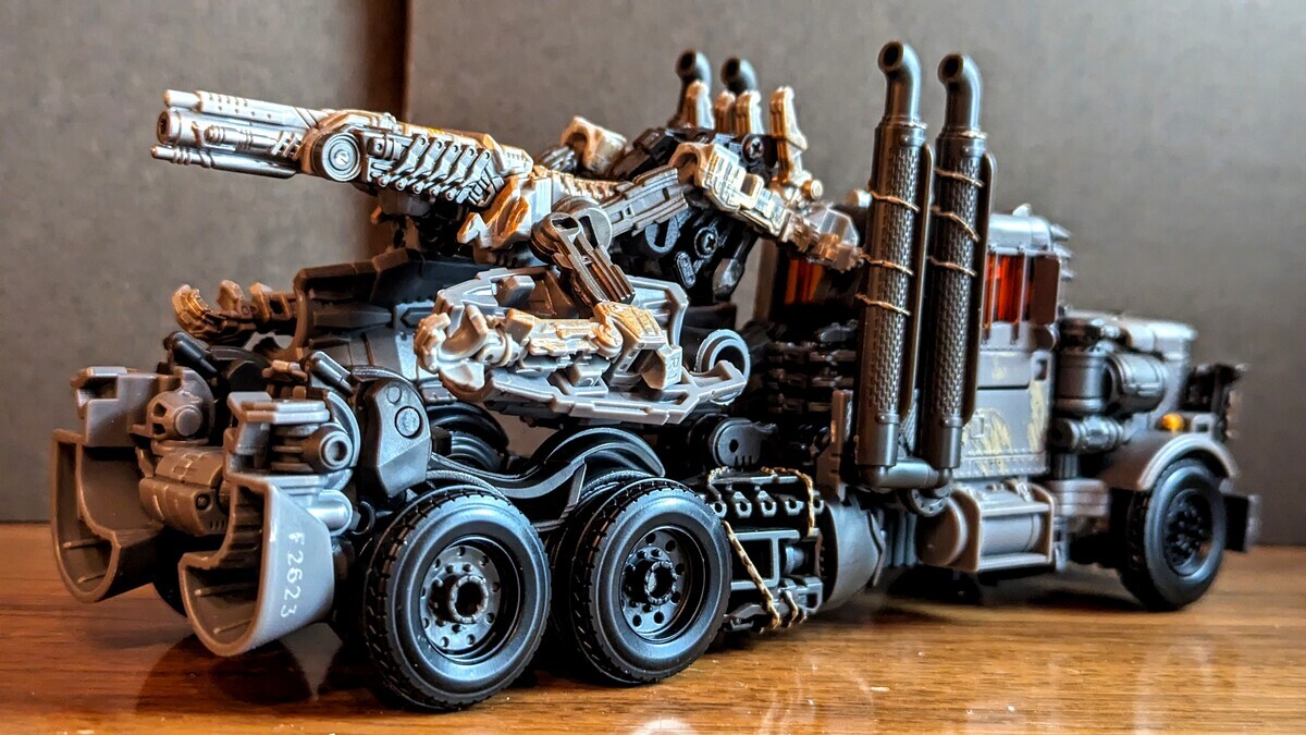 トランスフォーマー スタジオシリーズ SS-109 スカージ (2023) - 変圧