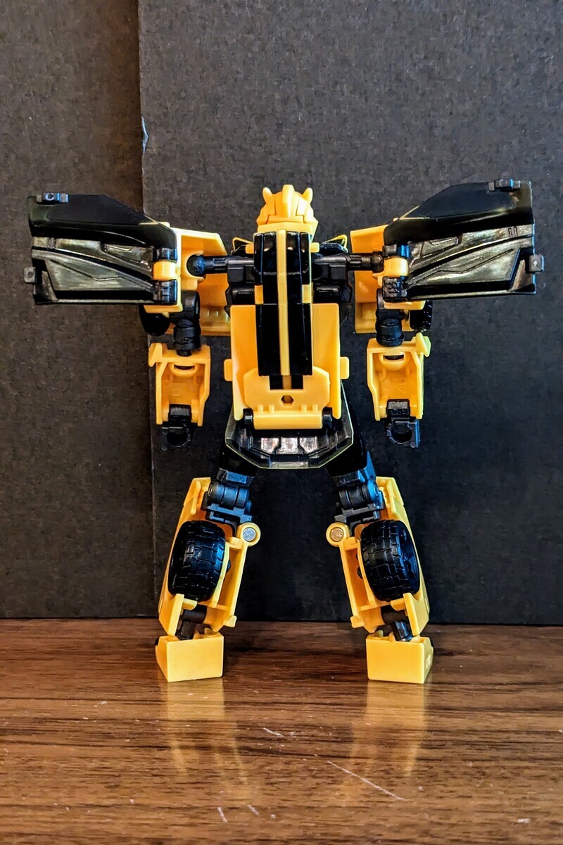 トランスフォーマー アーススパーク ESD-03 DX バンブルビー (2023