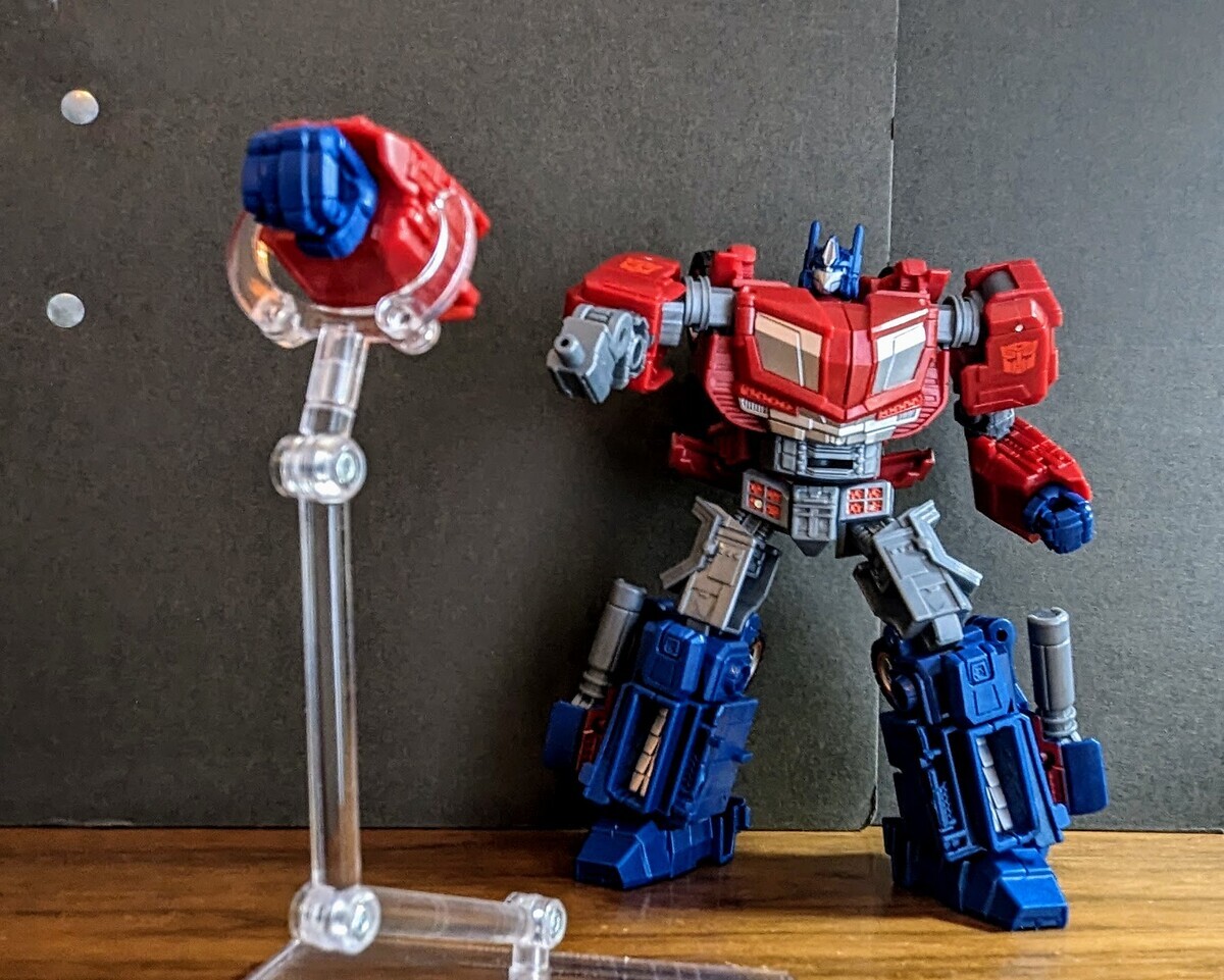 Takara Tomy - トランスフォーマー スタジオシリーズ SS GE-01 オプティマスプライム Amazon.com: TOMY Takara Transformers SS GE-01 Optimus Prime