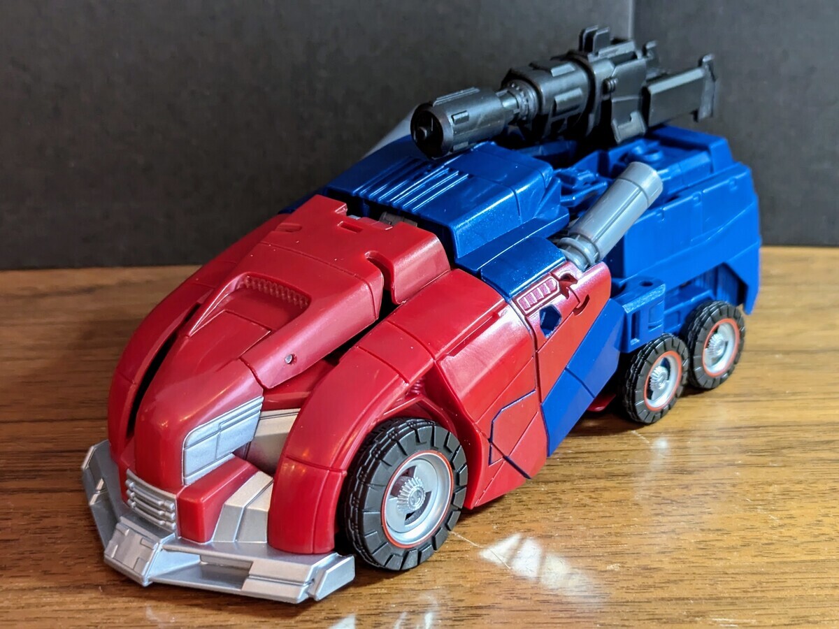 トランスフォーマースタジオシリーズ　SS GE-01 オプティマスプライム Amazon.com: TOMY Takara Transformers SS GE-01 Optimus Prime