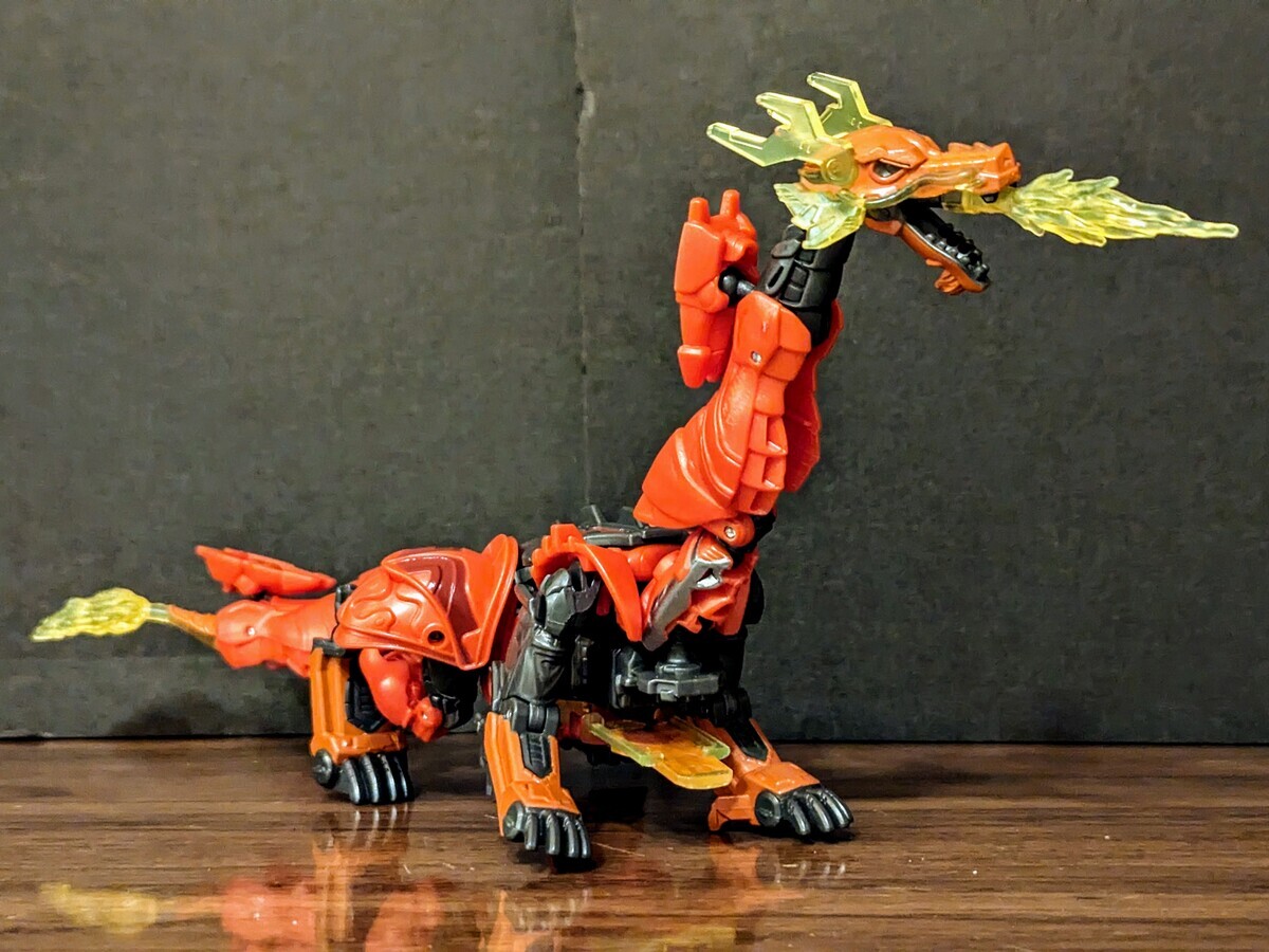2024 Transformers: Year of the Dragon Crimsonflame - 変圧器たち