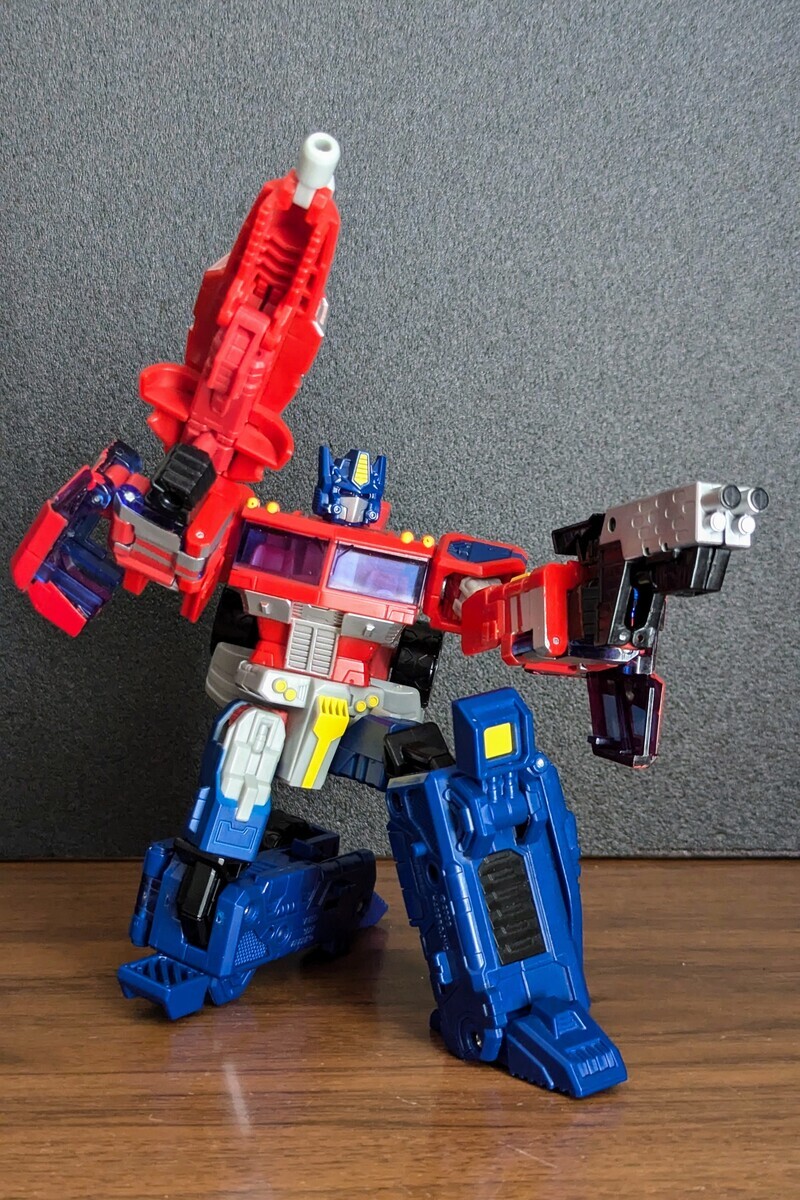 Transformers: Classics Optimus Prime (2006) - 変圧器たち