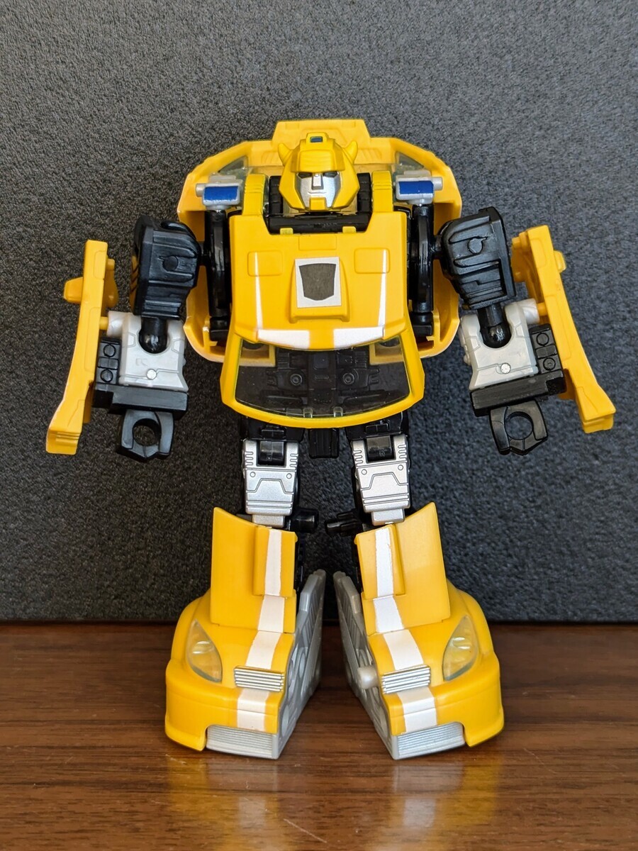 Transformers: Classics Bumblebee (2006) - 変圧器たち