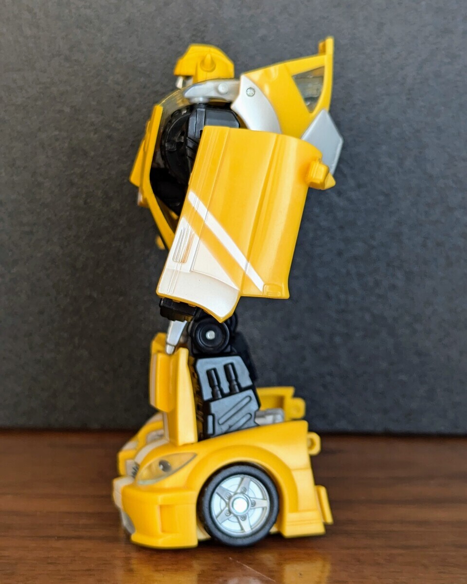 Transformers: Classics Bumblebee (2006) - 変圧器たち