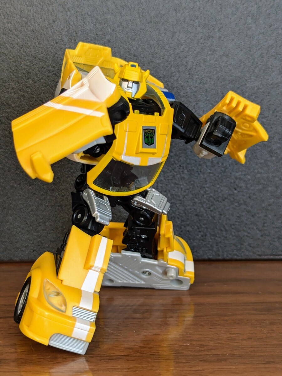 Transformers: Classics Bumblebee (2006) - 変圧器たち