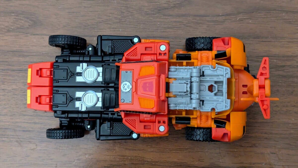 トランスフォーマ―レガシーユナイテッド TL-76 サンドストーム