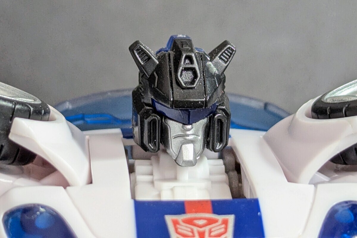 おもちゃ　UN-12 オートボットジャズ 「トランスフォーマー ユナイテッド」 Amazon.com: TOMY Transformers UN12 TF United Autobot Jazz