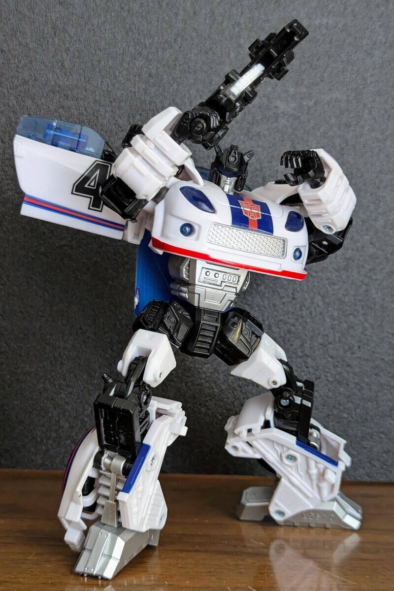 おもちゃ　UN-12 オートボットジャズ 「トランスフォーマー ユナイテッド」 Amazon.com: TOMY Transformers UN12 TF United Autobot Jazz