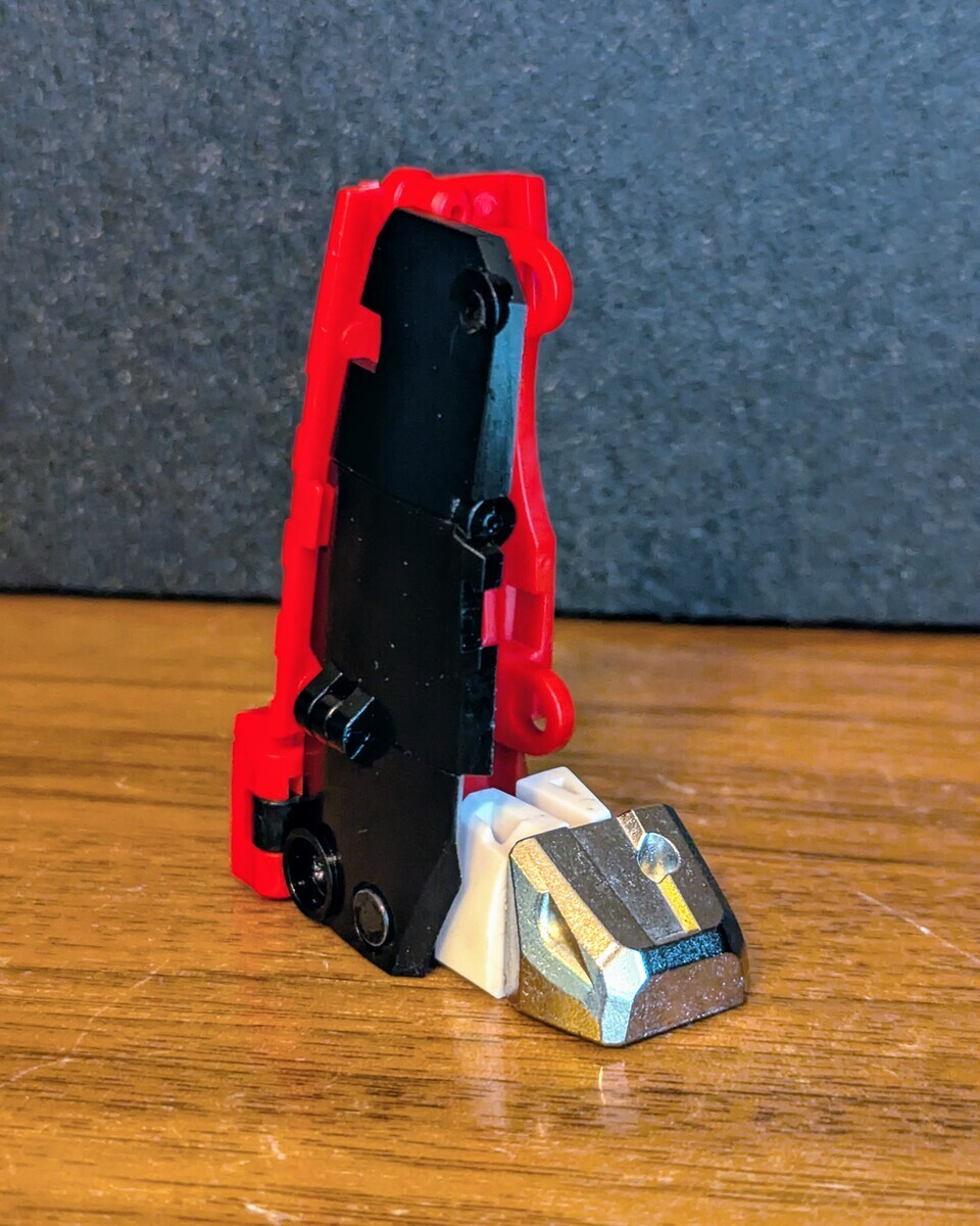 左爪先復活記念！ DX9 Toys D21 Red Storm (2025) - 変圧器たち