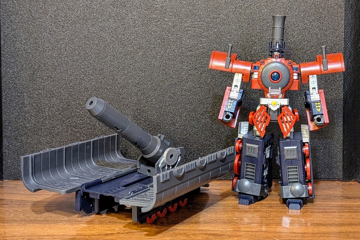 Mastermind Creations Knight Morpher KM-01 COMMANDER (2010) - 変圧