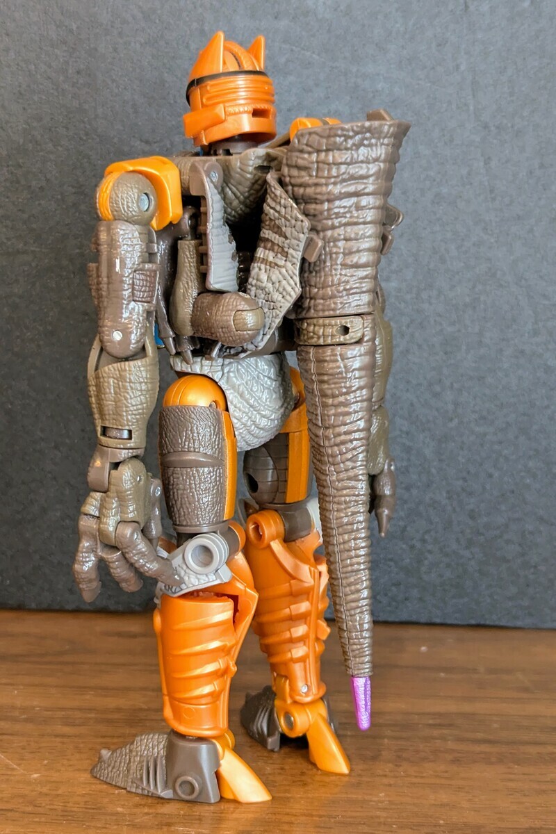 トランスフォーマー キングダム KD-08 ダイノボット (2021) - 変圧器たち