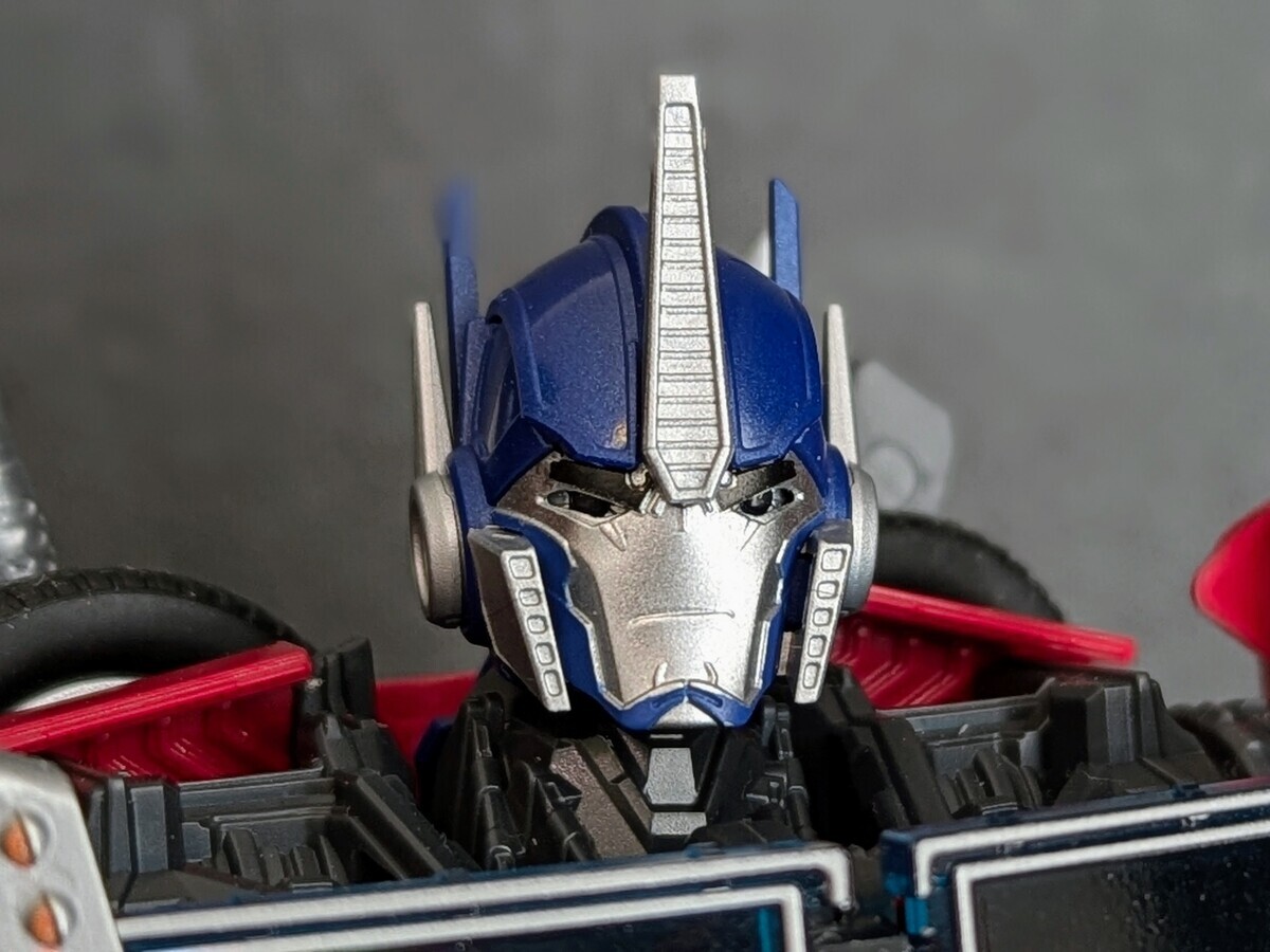 完成！ Blokees Transformers Action Edition 06 Optimus Prime