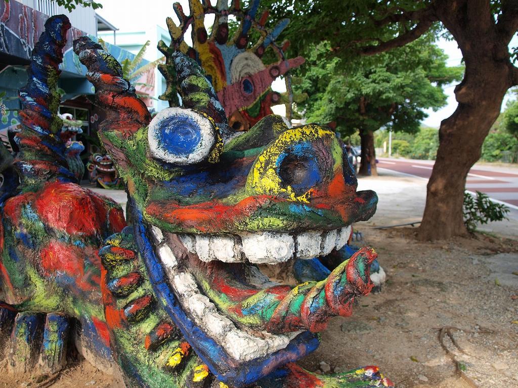 石垣島】シーサーだらけ！造園中のシーサー農園を観光 - Trip by myself