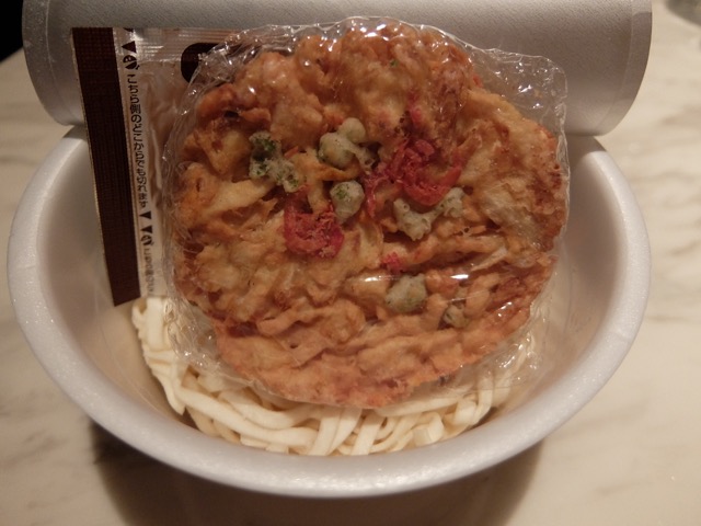 日清のどん兵衛 鬼かき揚げ天ぷらうどんはうまい ゴリ課長の横浜グルメ 日清のどん兵衛 鬼かき揚げ天ぷらうどんはうまい ゴリ課長の横浜グルメ