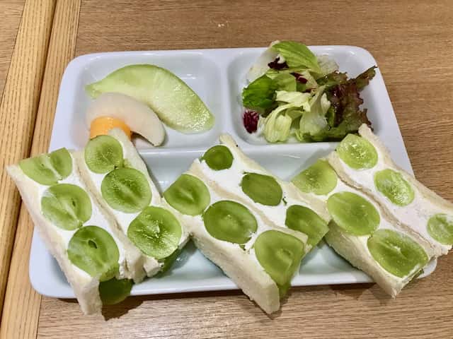 果実園リーベルでシャインマスカットサンドウィッチを食べた ゴリ課長の横浜グルメ