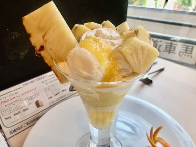 横浜 馬車道の ミルピグ パフェ部 で濃厚フルーツのおいしいパフェを食べてきました ゴリ課長の横浜グルメ